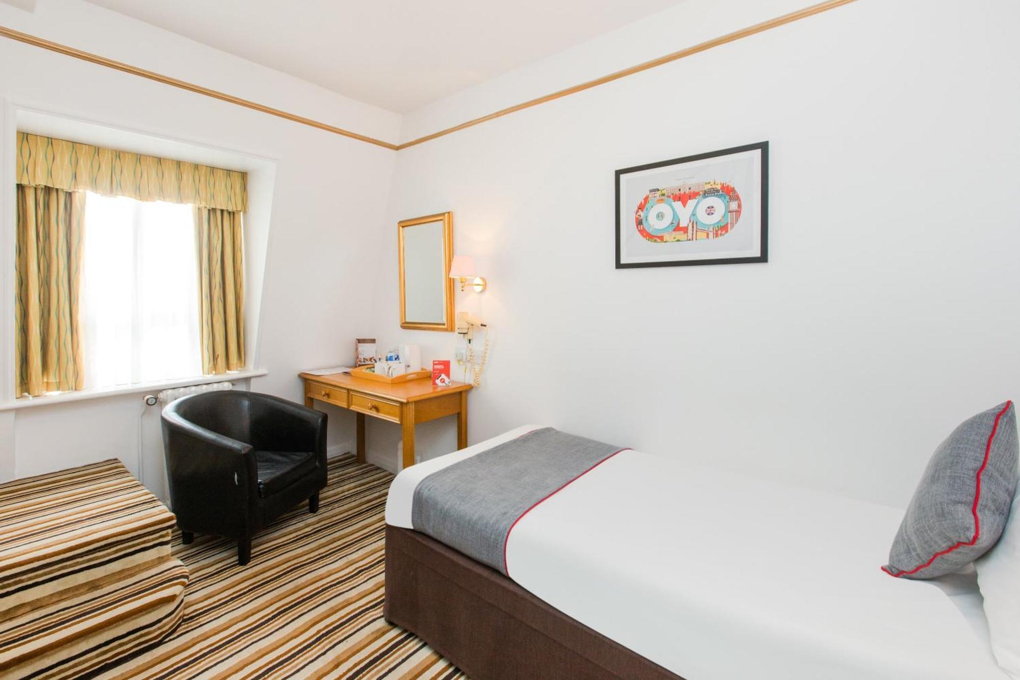 Oyo Stade Court Hotel Hythe  Eksteriør bilde