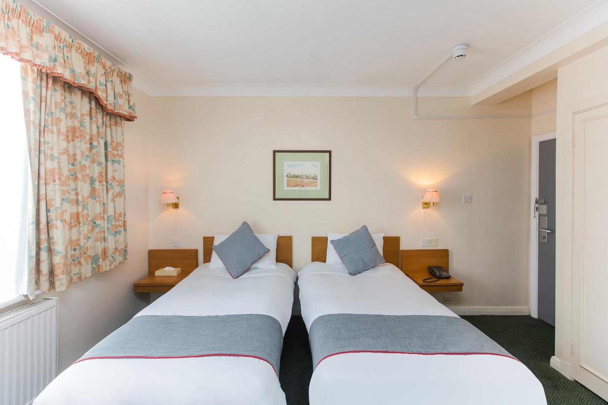Oyo Stade Court Hotel Hythe  Eksteriør bilde
