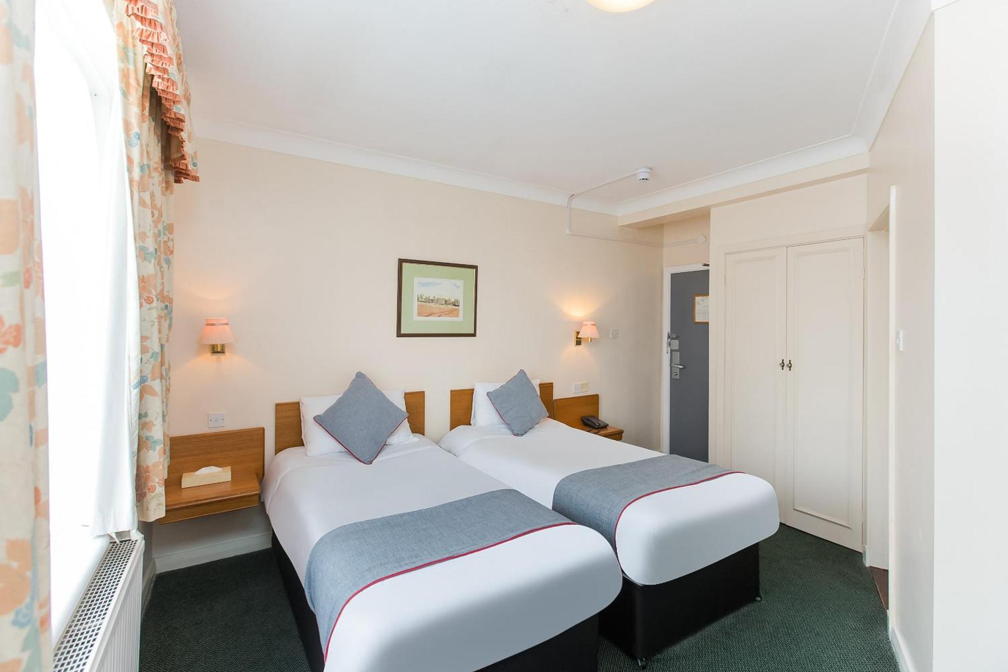 Oyo Stade Court Hotel Hythe  Eksteriør bilde