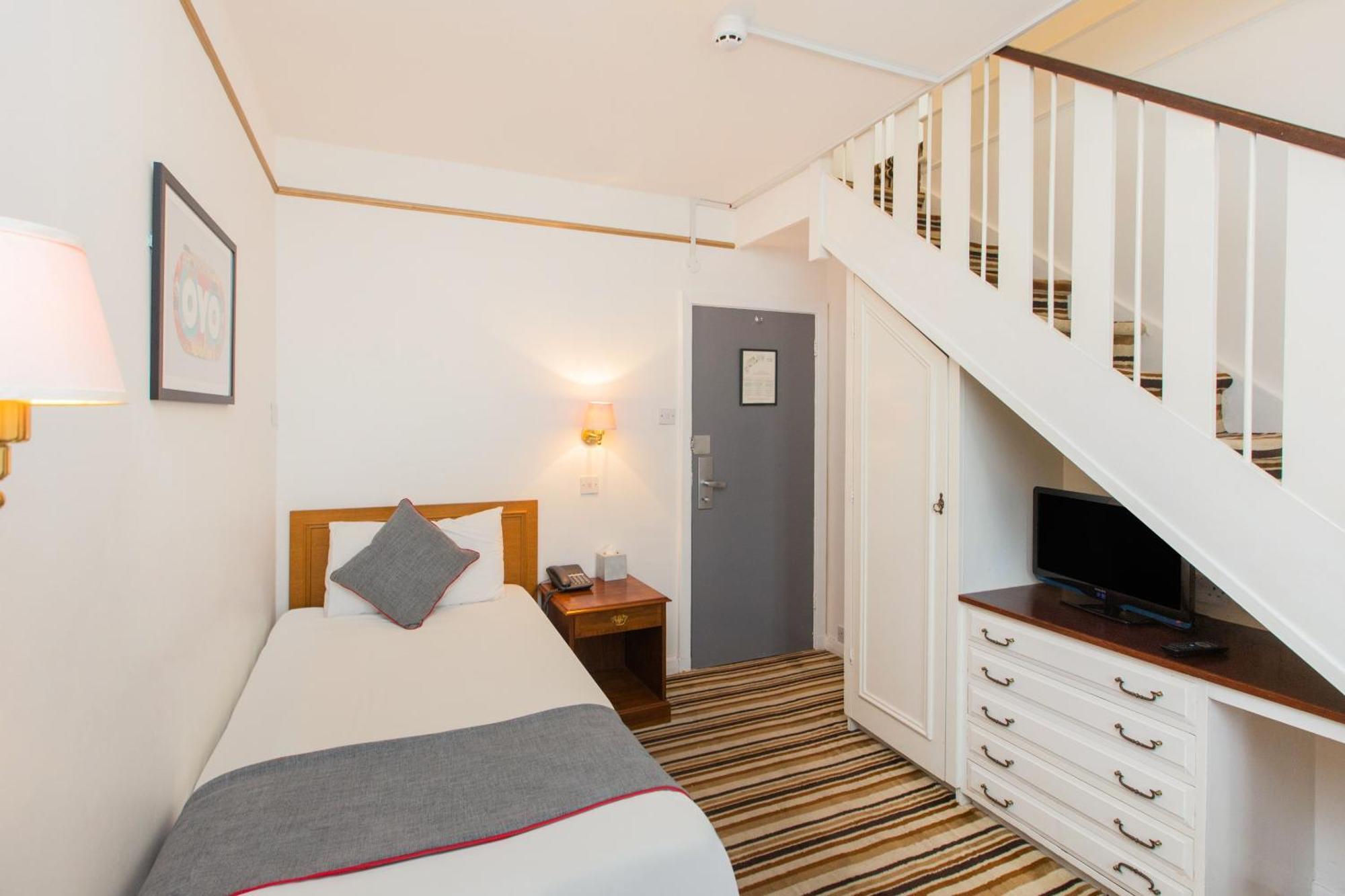 Oyo Stade Court Hotel Hythe  Eksteriør bilde