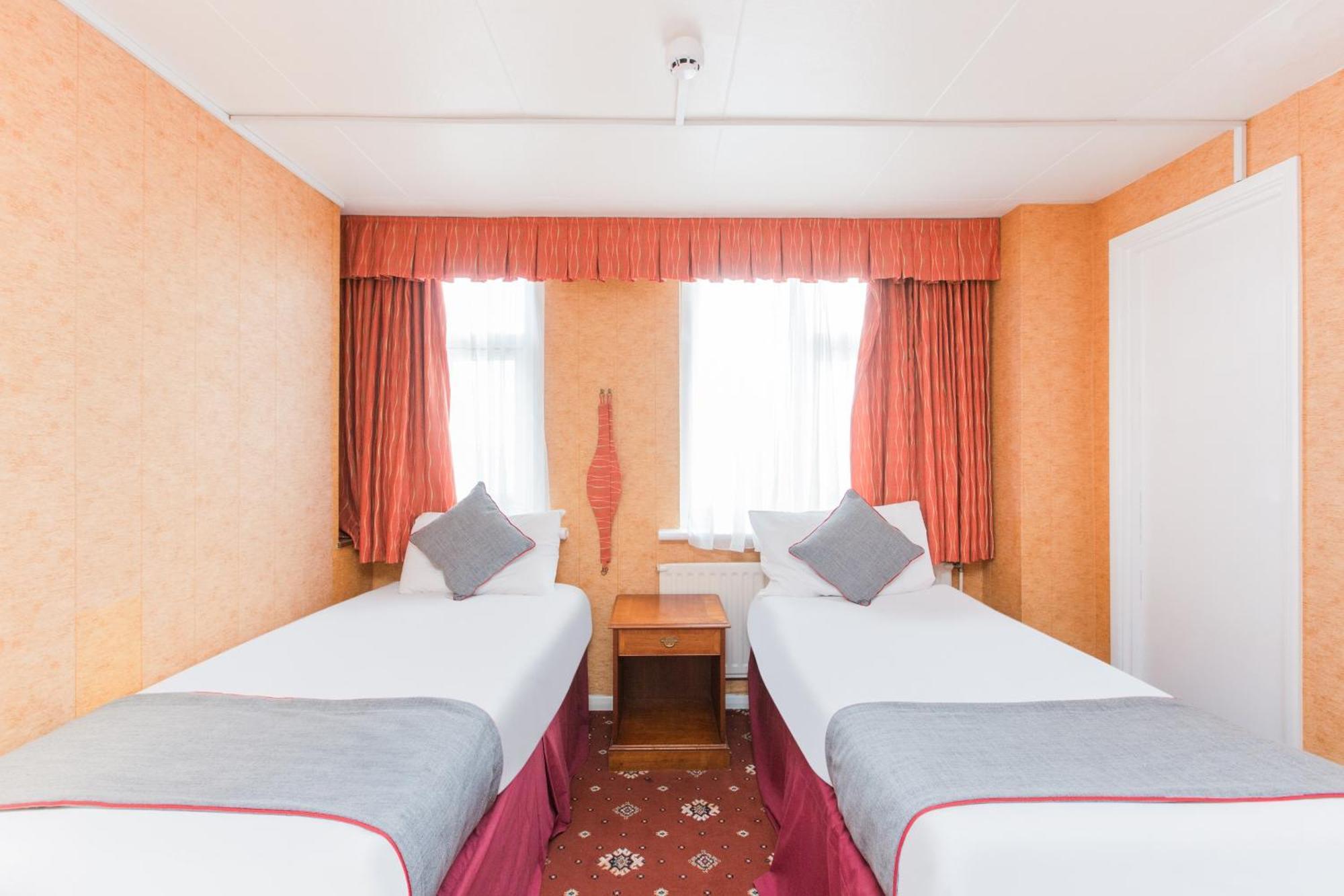 Oyo Stade Court Hotel Hythe  Eksteriør bilde