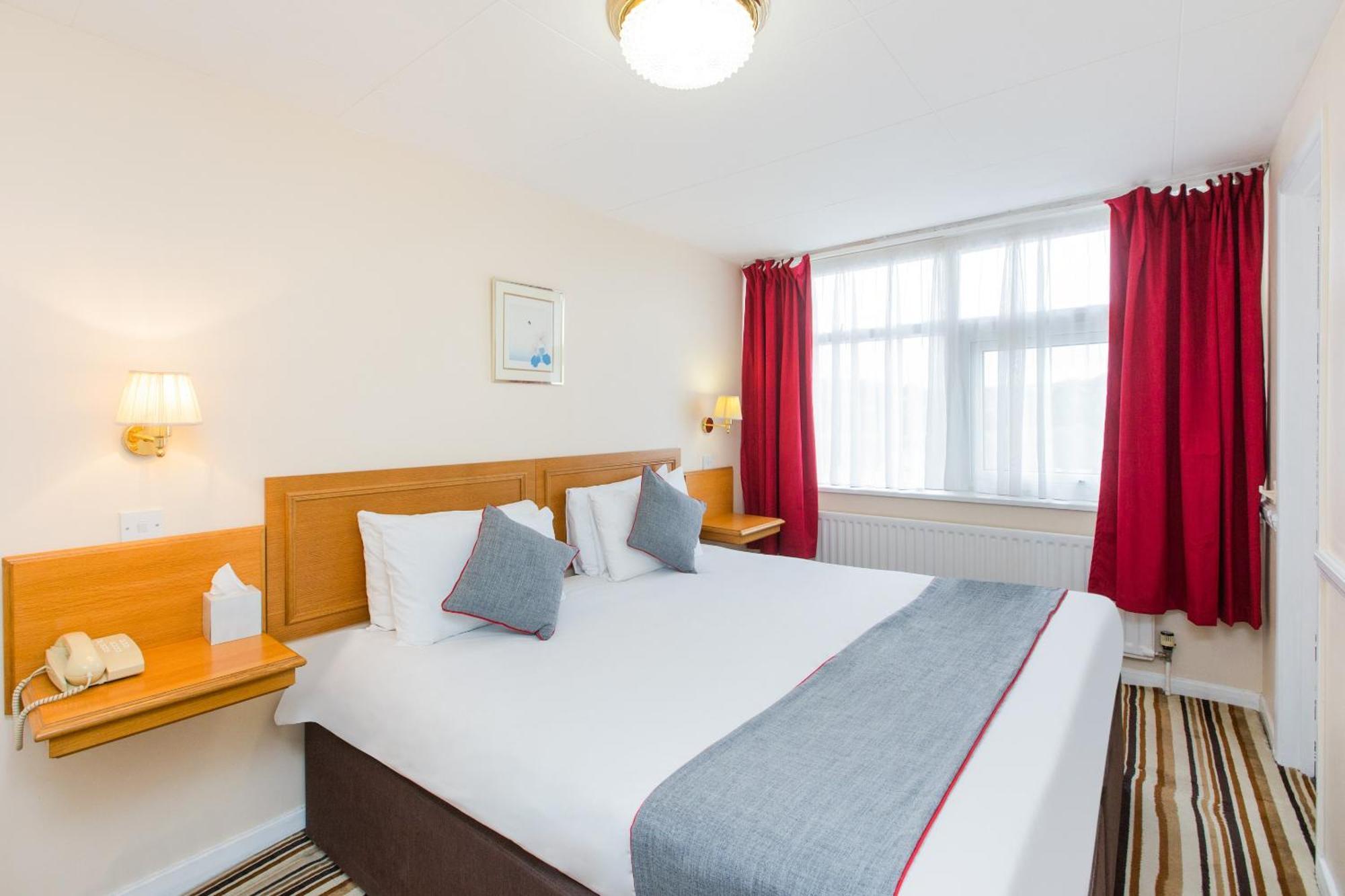 Oyo Stade Court Hotel Hythe  Eksteriør bilde