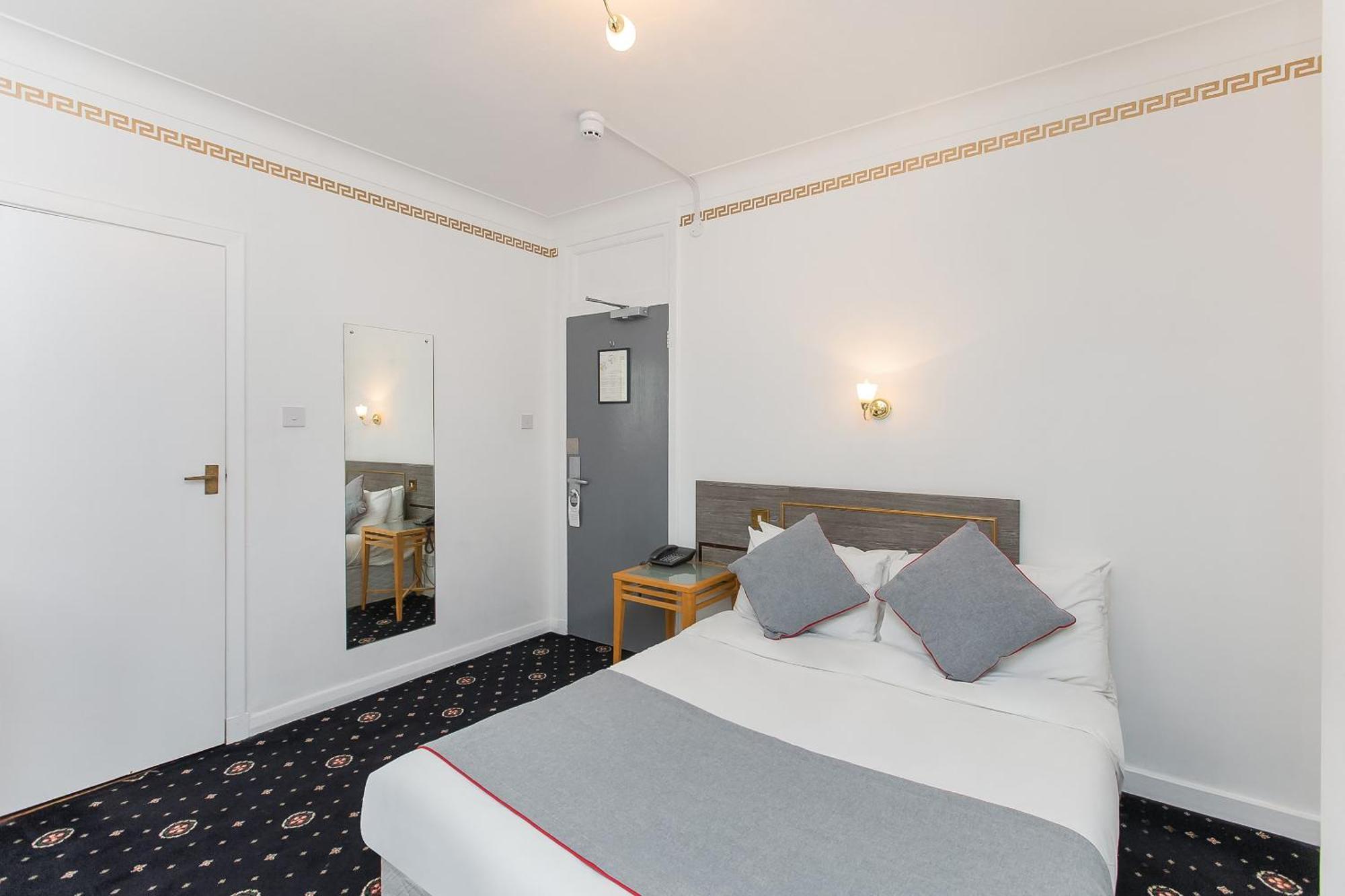 Oyo Stade Court Hotel Hythe  Eksteriør bilde