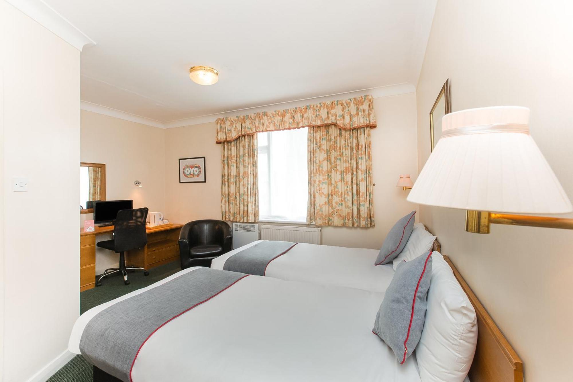Oyo Stade Court Hotel Hythe  Eksteriør bilde
