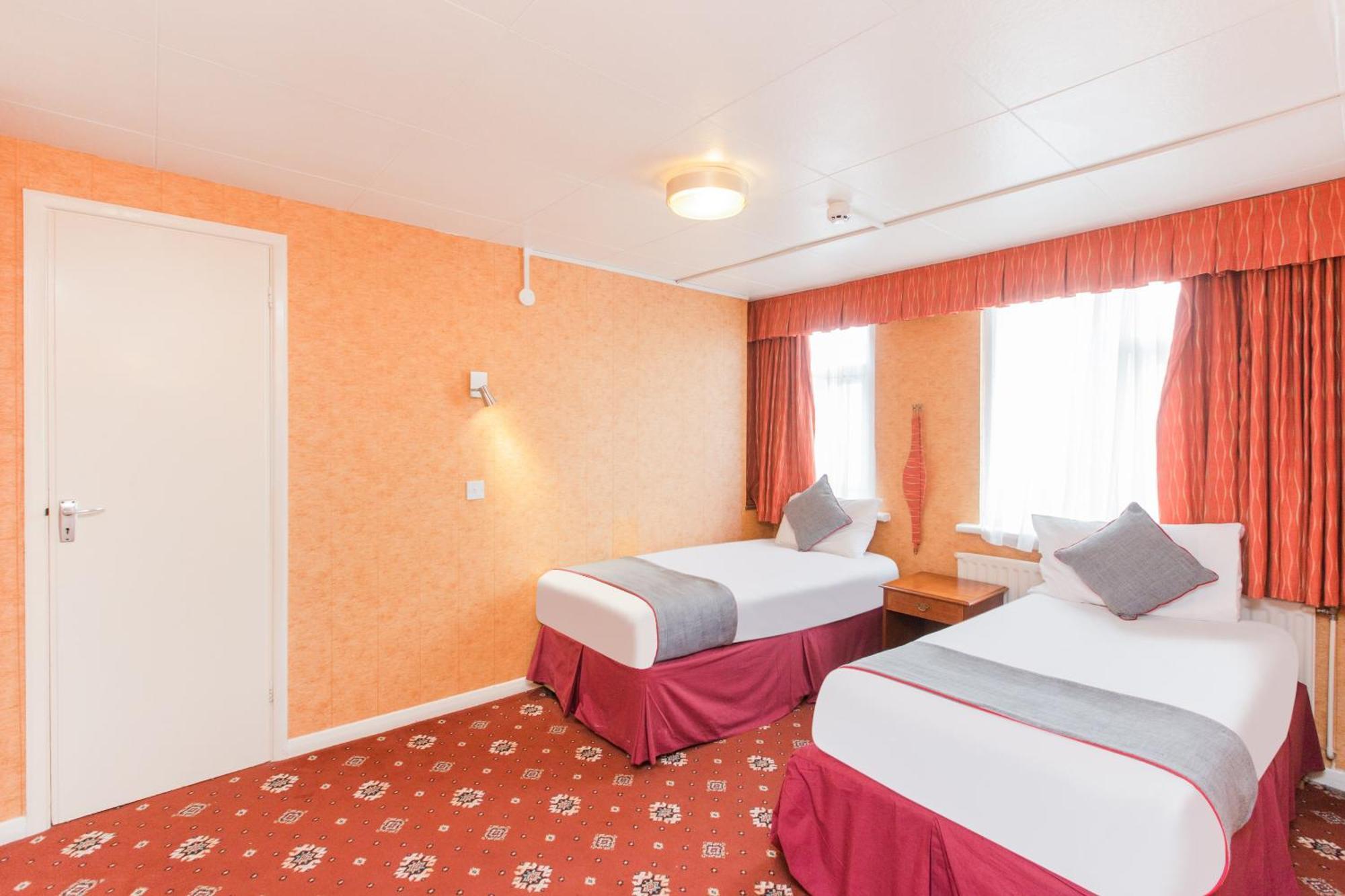 Oyo Stade Court Hotel Hythe  Eksteriør bilde
