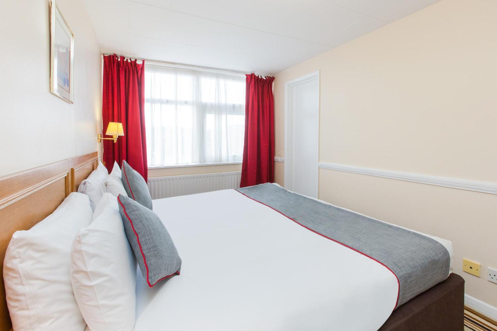 Oyo Stade Court Hotel Hythe  Eksteriør bilde