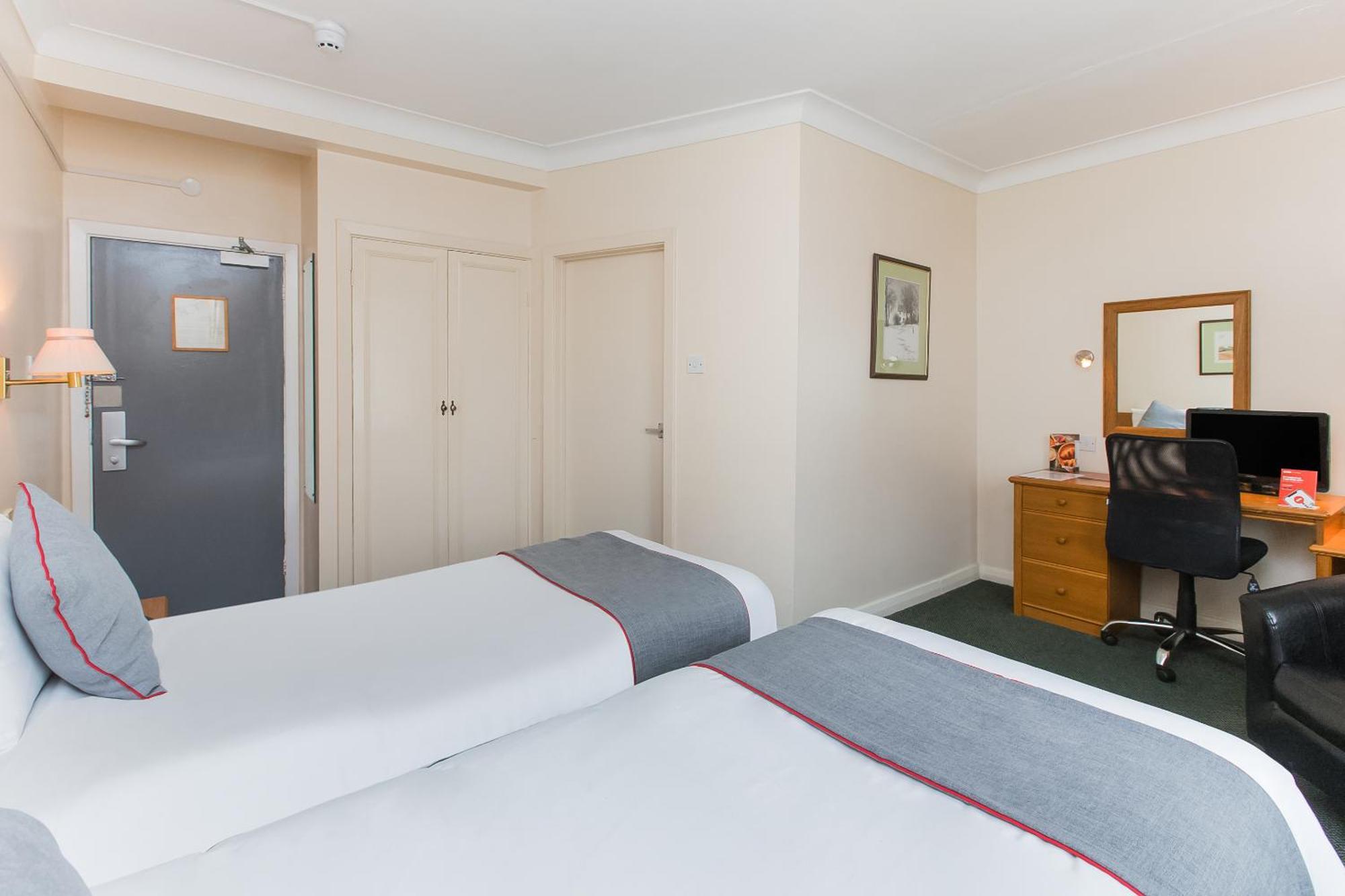Oyo Stade Court Hotel Hythe  Eksteriør bilde